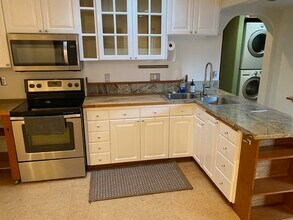 1000 W Indiana St in Bellingham, WA - Building Photo - Building Photo