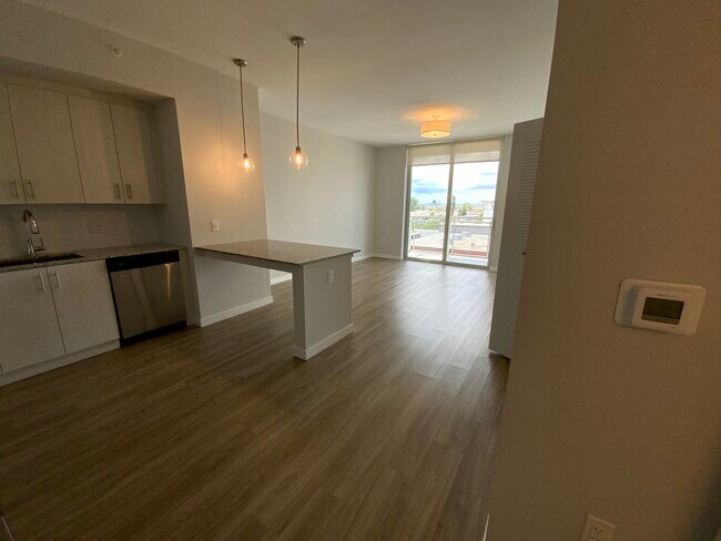 3201 W 14th Ct, Unit A20 in Hialeah, FL - Building Photo - Building Photo