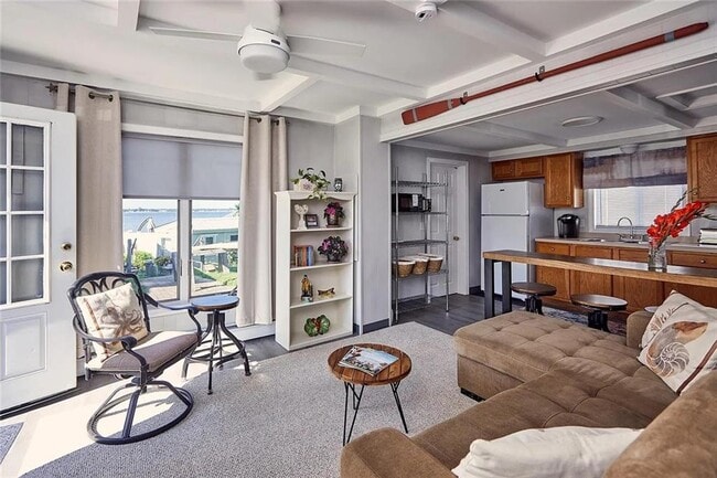 161 Charlotte Dr in East Greenwich, RI - Building Photo - Building Photo