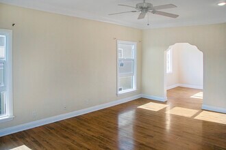 6071 1/2 Pickford St in Los Angeles, CA - Foto de edificio - Building Photo