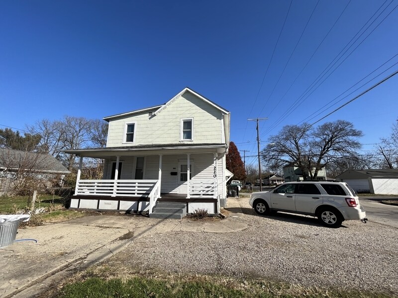220 W Park Ave in Columbus, OH - Building Photo