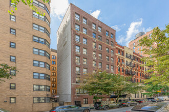 108-110 E 81st St in New York, NY - Building Photo - Primary Photo