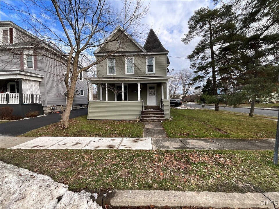 316 N Colorado Ave in Watertown, NY - Foto de edificio