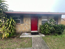 9406 Eastfield Rd in Thonotosassa, FL - Building Photo