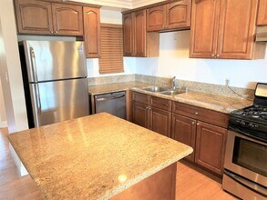 100 Cliff Dr, Unit 12 in Laguna Beach, CA - Foto de edificio - Building Photo