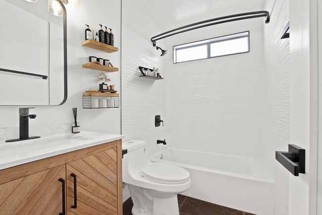 14112 Yukon Ave in Hawthorne, CA - Building Photo - Building Photo