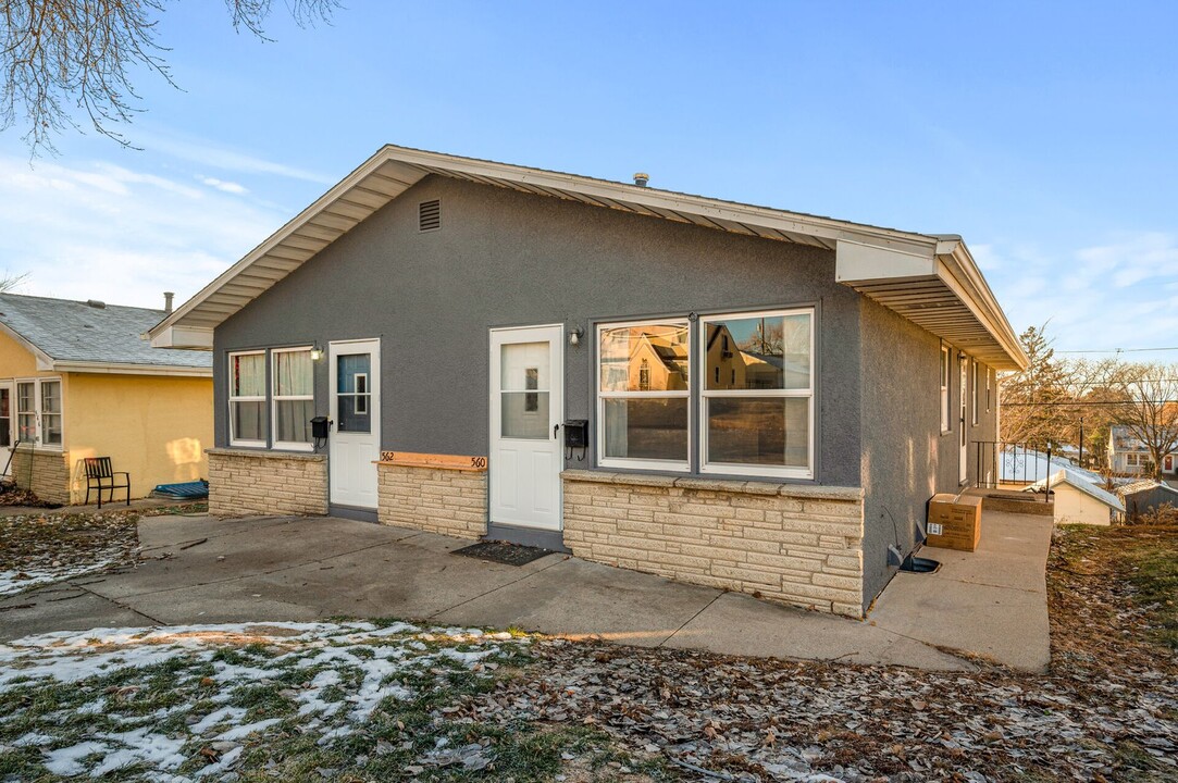 560-562 37th Ave NE in Minneapolis, MN - Building Photo