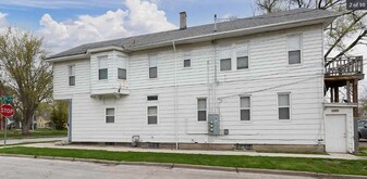 2047 W 6th St in Davenport, IA - Building Photo