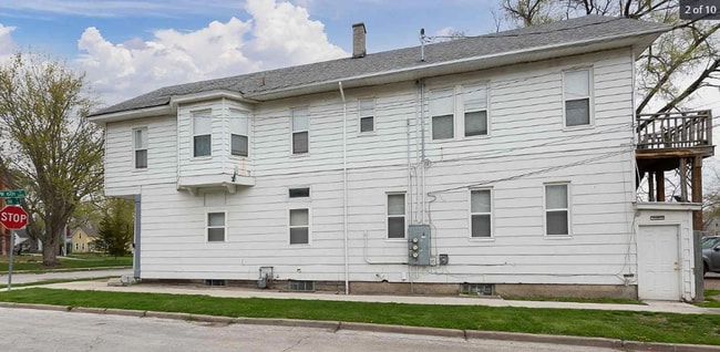 property at 2047 W 6th St