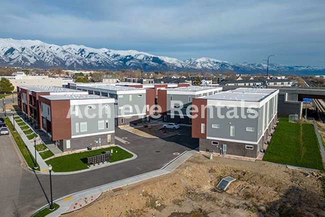 651 S 450 E in Clearfield, UT - Building Photo - Building Photo