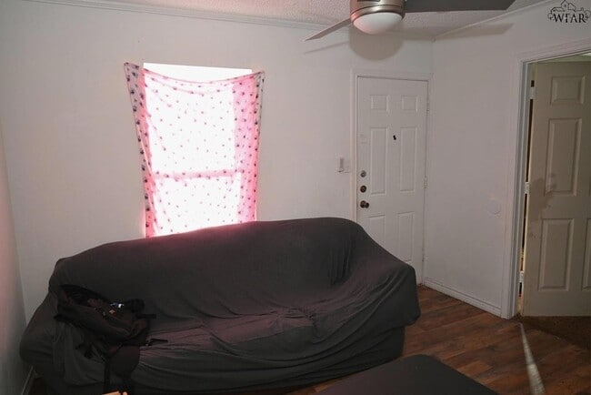902 Flood St in Wichita Falls, TX - Foto de edificio - Building Photo