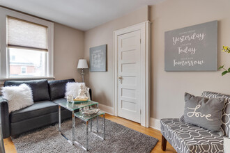 Very nice and clean 2 Bedroom Upper in cen in Oshawa, ON - Building Photo - Building Photo