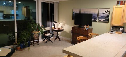 100 Kerr Pky in Lake Oswego, OR - Foto de edificio - Building Photo