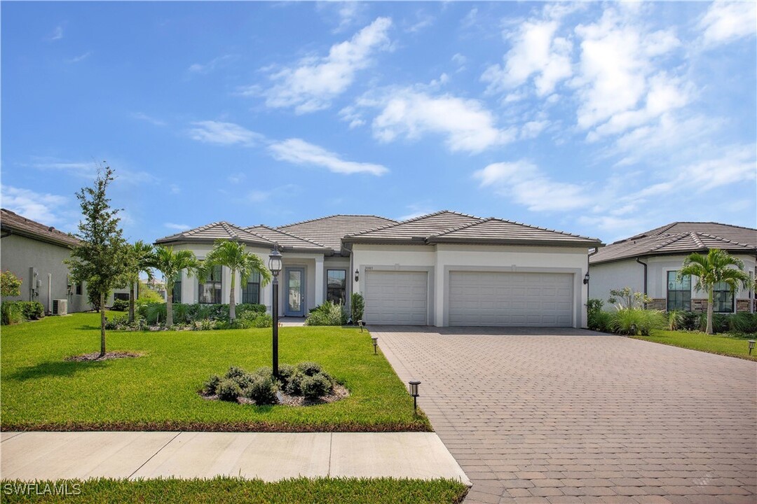 20183 Millrun Dr in Estero, FL - Building Photo