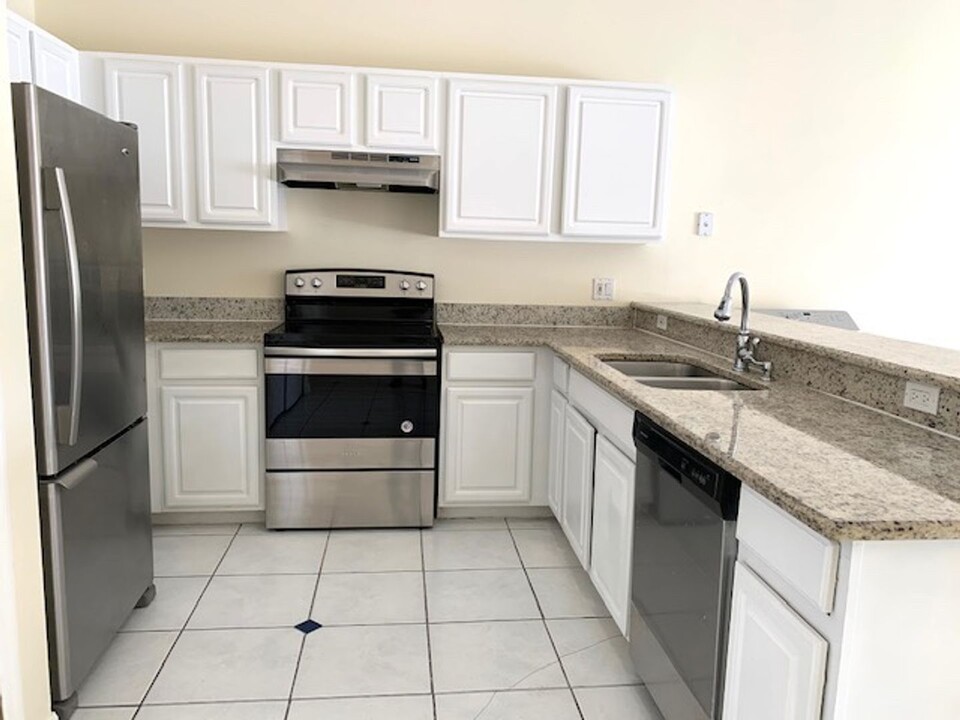 1014 Universal Rest Pl in Kissimmee, FL - Building Photo