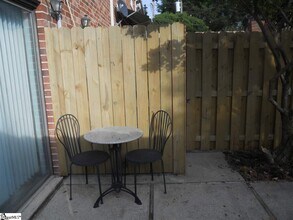 2530 E North St, Unit 4F in Greenville, SC - Building Photo - Building Photo