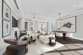 5000 Royal Ct in North Hills, NY - Building Photo - Building Photo