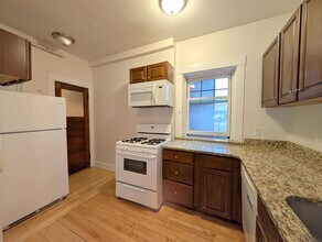 10 Humboldt St, Unit 2 in Cambridge, MA - Building Photo - Building Photo