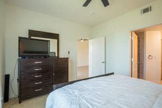 4106 Central Sarasota Pky, Unit 1034 in Sarasota, FL - Building Photo - Building Photo