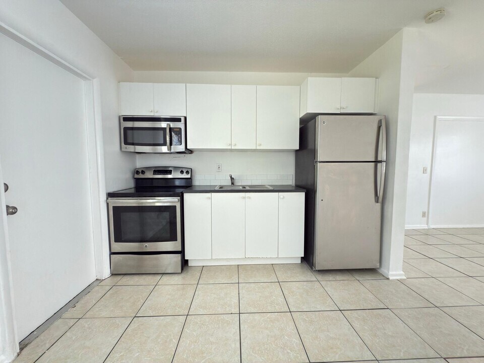 1172 W 34th St in Riviera Beach, FL - Building Photo