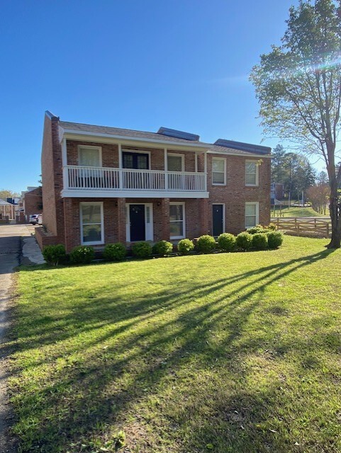 Canterbury Commons in Starkville, MS - Foto de edificio - Building Photo