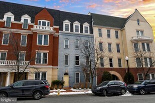 2305 Main Line Blvd in Alexandria, VA - Building Photo