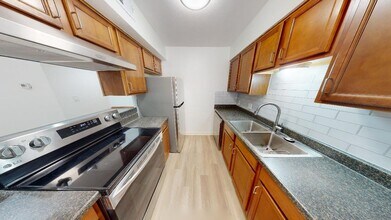 500 E Riverside Dr in Austin, TX - Foto de edificio - Building Photo