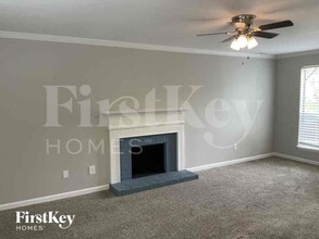 11125 Berkley Square Ln in Matthews, NC - Foto de edificio - Building Photo