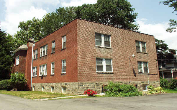 Plymouth Apartments in Lansdowne, PA - Foto de edificio