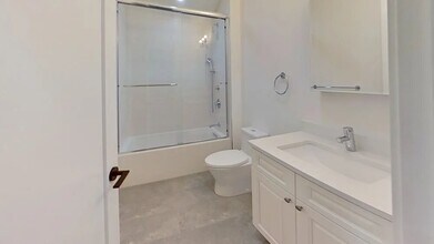 153 Foster St, Unit 1 in Boston, MA - Building Photo - Building Photo