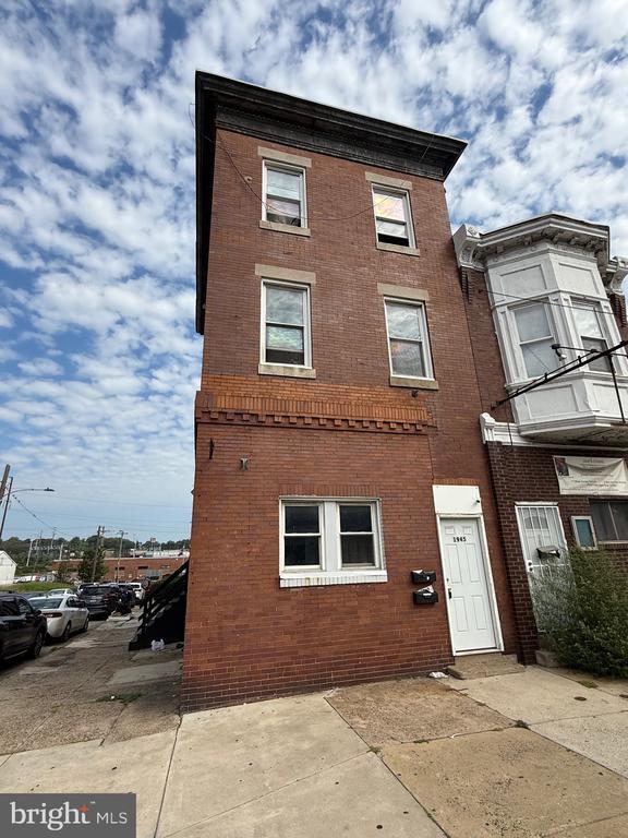 1945 W Hunting Park Ave in Philadelphia, PA - Building Photo - Building Photo