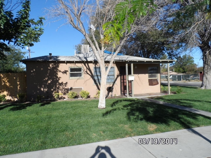 45045-45047 Redwood Ave in Lancaster, CA - Foto de edificio