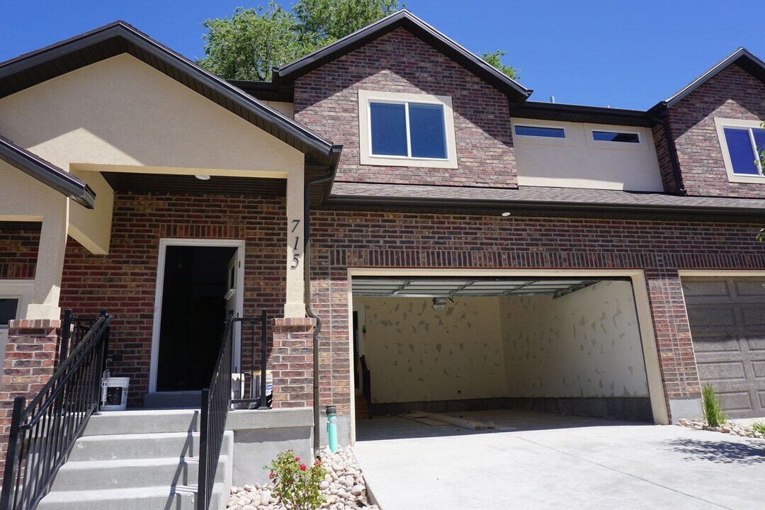 711 E Ryder Pk Ln in Midvale, UT - Building Photo