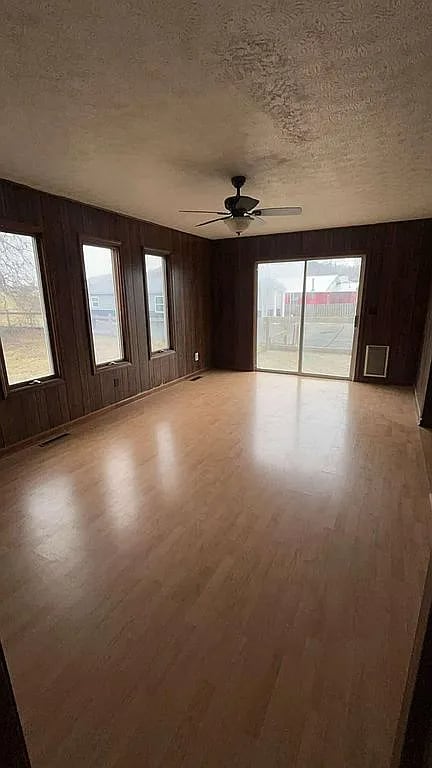 409 Mammoth Cave St in Cave City, KY - Building Photo - Building Photo
