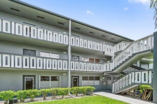 68 Suffolk B in Boca Raton, FL - Building Photo