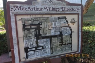 1000 W MacArthur Blvd in Santa Ana, CA - Building Photo - Building Photo