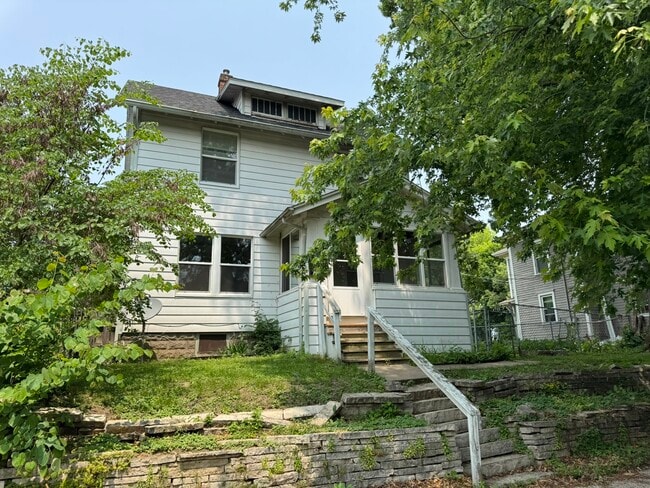 property at 1018 Arlington Ct