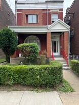 9 Oakland Sq, Unit First Floor in Pittsburgh, PA - Building Photo