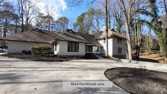 9610 Farmbrook Ln in Alpharetta, GA - Building Photo