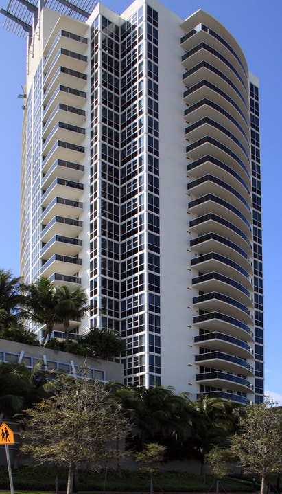 Murano Grand in Miami Beach, FL - Foto de edificio