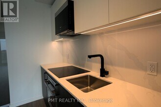 689-689 The Queensway in Toronto, ON - Building Photo - Building Photo