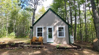 91 Willis Dr in Hope, ME - Building Photo