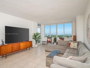 5005 Collins Ave in Miami Beach, FL - Building Photo - Building Photo