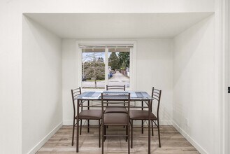 815 SW Cloverdale St in Seattle, WA - Building Photo - Building Photo