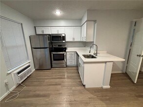 942 W Holly St in Fayetteville, AR - Building Photo - Building Photo