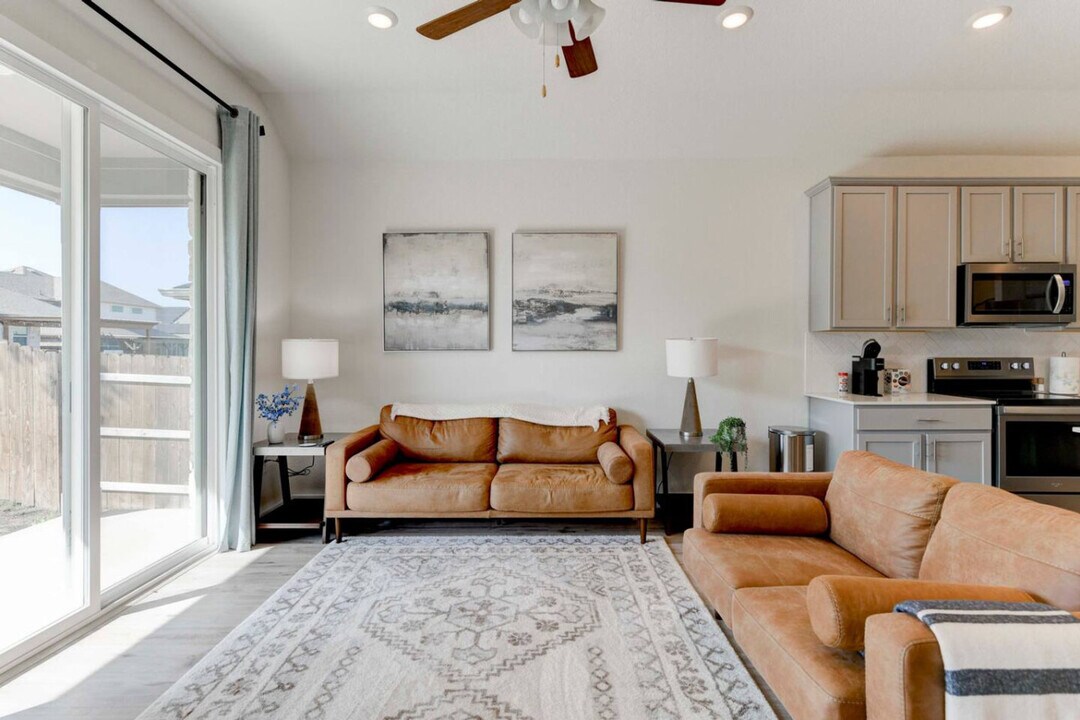 1016 Bear Track Loop in Georgetown, TX - Building Photo