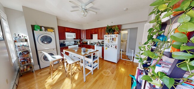 33 Pleasant St, Unit 2 in Cambridge, MA - Foto de edificio - Building Photo