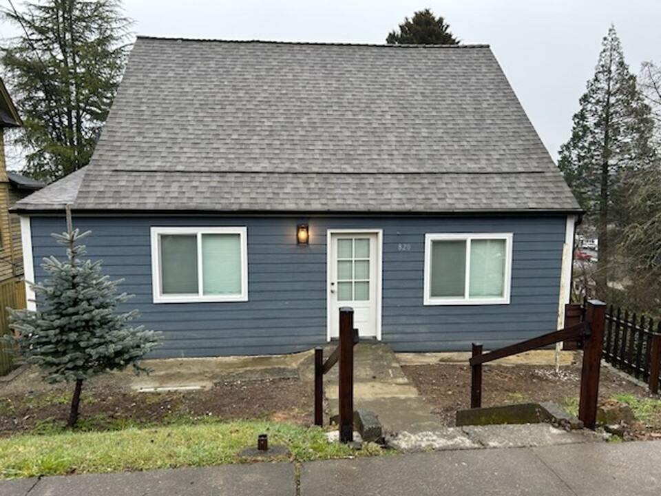 820 Terrace Ave in Aberdeen, WA - Building Photo