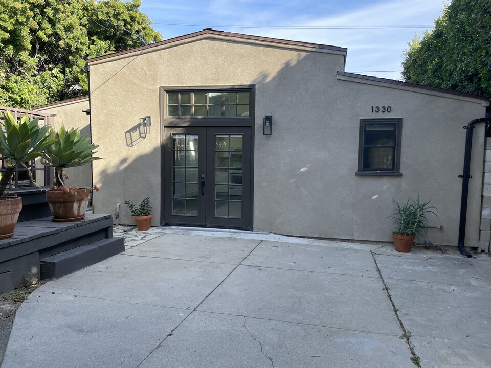 1330 S Sierra Bonita Ave, Unit HOUSE in Los Angeles, CA - Foto de edificio