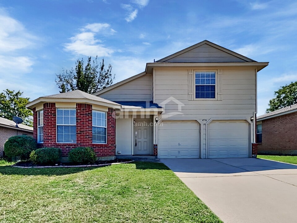 4536 Brimstone Dr in Fort Worth, TX - Building Photo